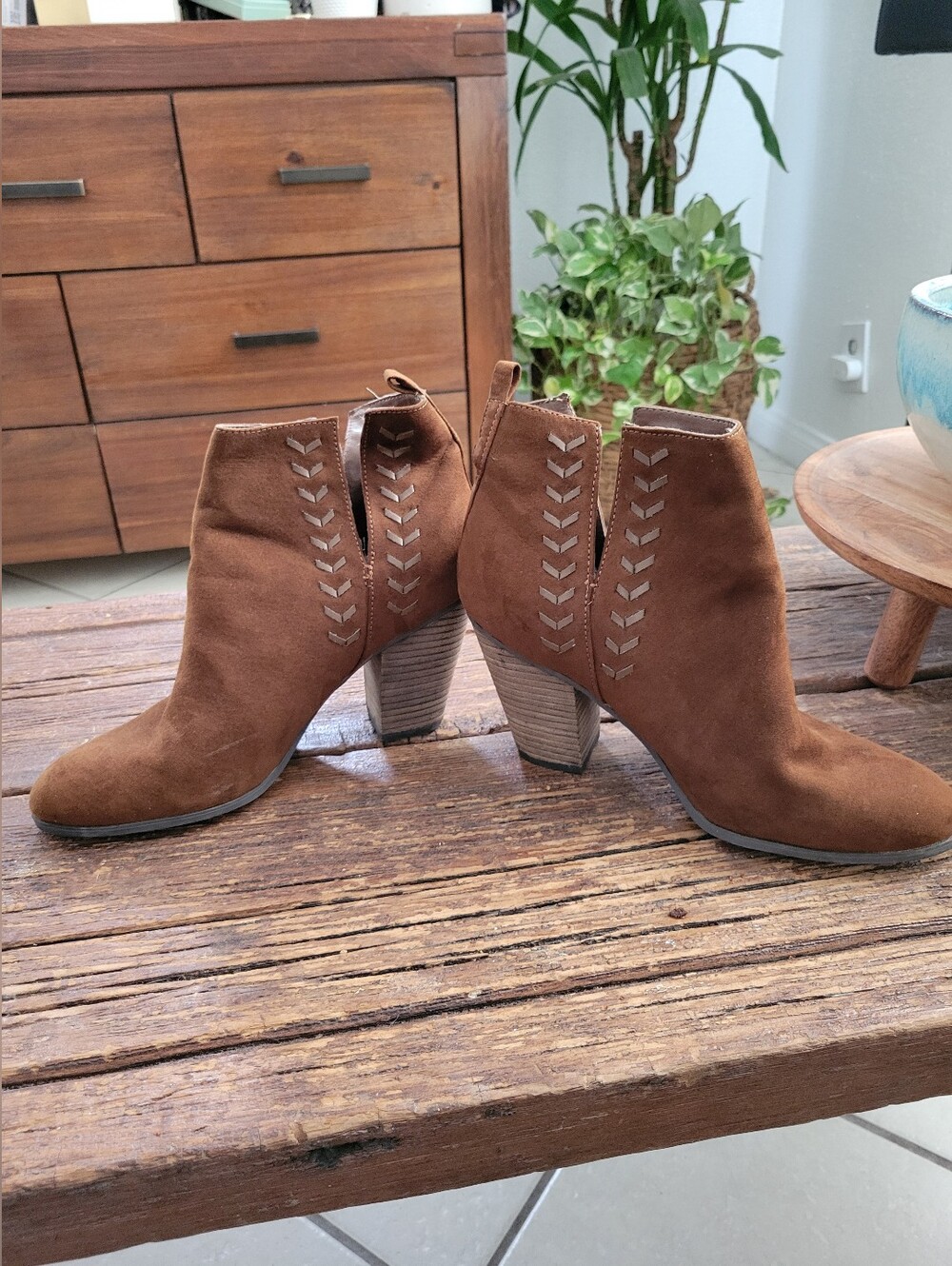 Carlos Santana Women’s Brown Suede Ankle Booties Size 10M